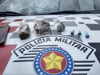 Jovem vê viatura, ‘treme na base’ e acaba preso