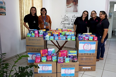 Cristália doa absorventes para mulheres em situação de vulnerabilidade