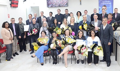 Entrega do Diploma Anna Nery lota o plenário da Câmara