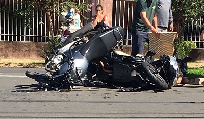 Colisão frontal envolve duas motos na Getúlio Vargas