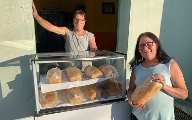 Pão caseiro e bombocado fazem sucesso na Vila Boa Esperança
