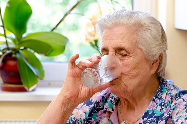 Onda de calor: Defesa Civil orienta sobre hidratação e uso de filtro solar