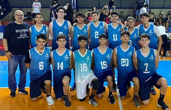 Sub 18 masculino bate Amparo e busca vaga nas semifinais da ADR