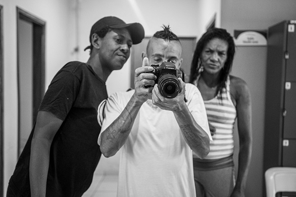 Oficina ensina sobre fotografia e promove valorização pessoal