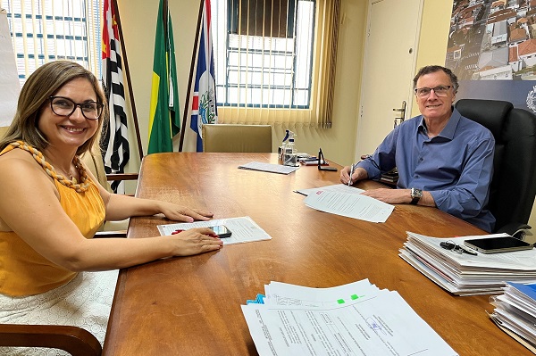 Prefeito e secretária de Educação firmam parceria com o SESI