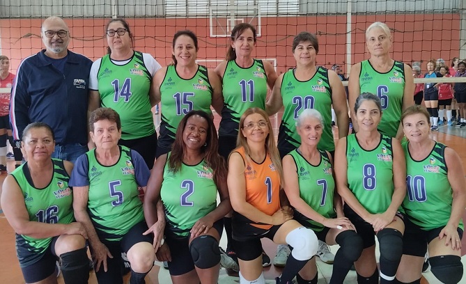 Vôlei adaptado 50+ garante vaga nas semifinais da APV