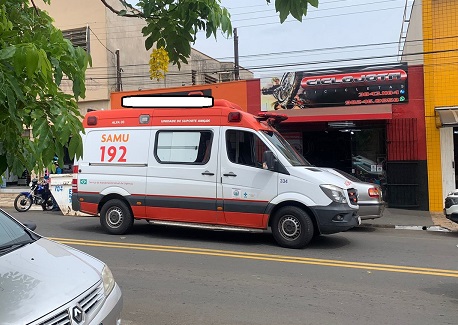 Na Rio Branco: após cair do telhado, pedreiro é entubado  