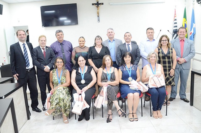 Câmara entregou Medalha “Prof. Orlando Dini – Educador do Ano”