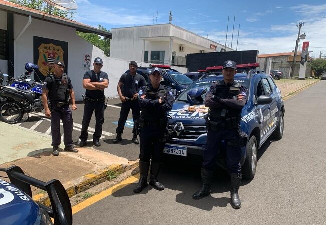 Fuga, perseguição, batida e prisão com carga de drogas