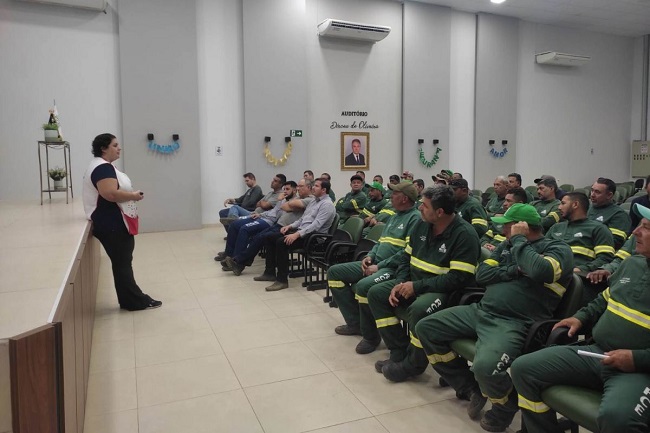 Equipe da UBS promove palestra sobre o Dezembro Vermelho
