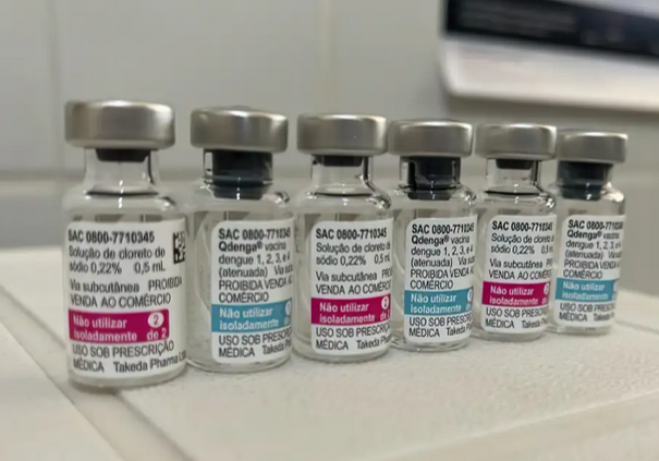 Primeiras doses da vacina contra dengue chegam ao Brasil