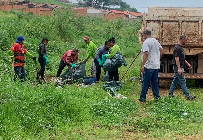 Fiscalização, Serviços Públicos e GM atuam contra lixões pela cidade
