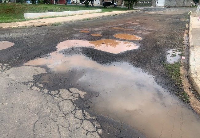 Moradores cobram asfalto em trecho recém construído
