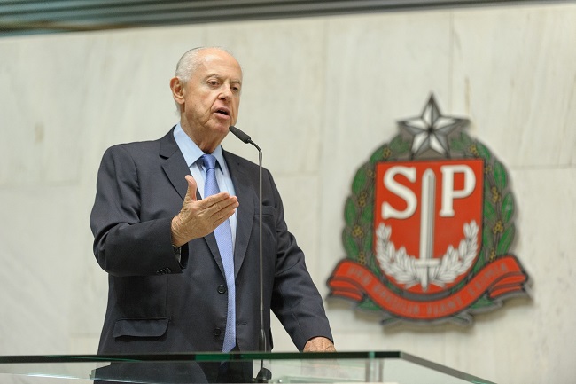 Governador Tarcísio quer ‘melar’ aposentadoria de Totonho Munhoz