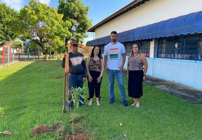 SAMA e EMEB João Simões realizam ação para a arborização urbana