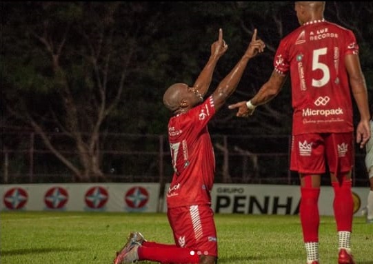 Itapirense goleia e fica a 3 pontos da zona de classificação