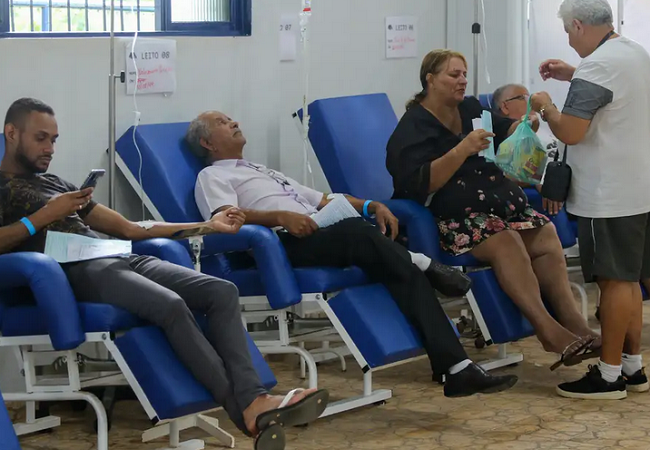 Médico detalha diferença entre os sintomas de dengue e covid-19