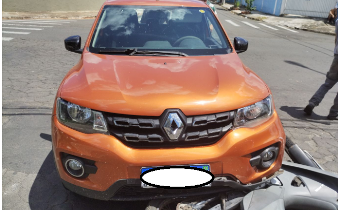 Carro acerta moto e deixa mãe e filha com ferimentos