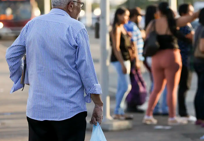 Lula antecipa décimo terceiro de aposentados e pensionistas