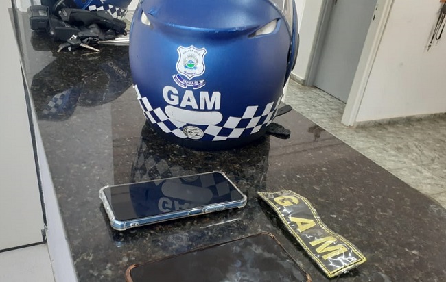 Larápio afana 2 celulares de empresa e acaba na ‘tranca’