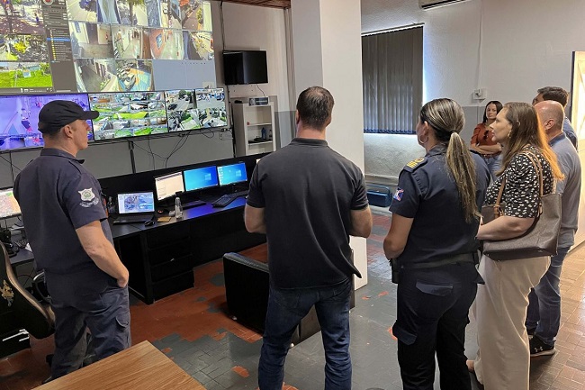 COI da GCM recebe visita de autoridades de Araras
