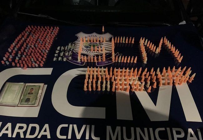 GM surpreende homem comandando o ‘Atacadão das Drogas’ no São Judas