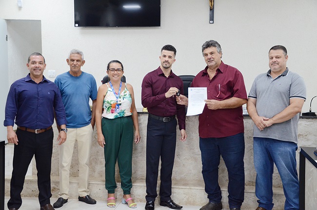 Câmara Municipal doa veículo para o Serviço de Obras Sociais (SOS)