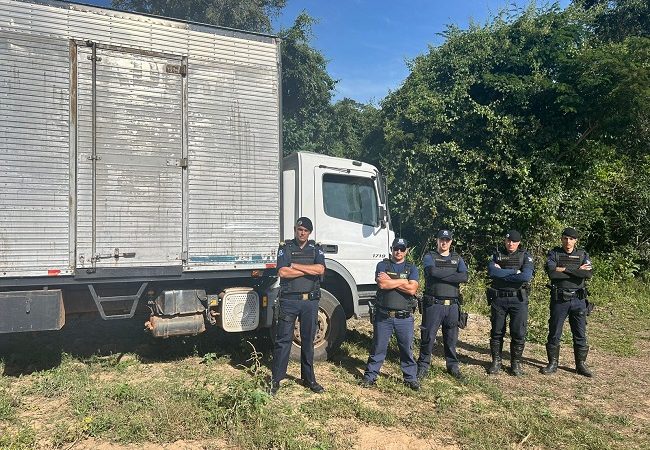 Guarda Municipal recupera dois caminhões e um trator