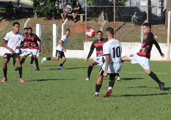 Sport e Valência empatam em jogo de muitos gols