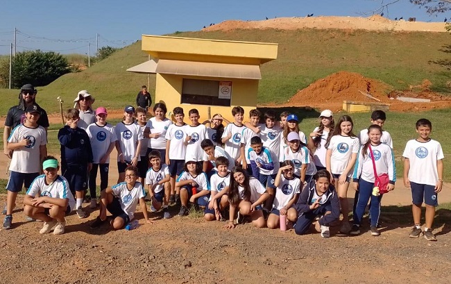 Alunos do Anglo Itapira visitam Aterro Sanitário Municipal