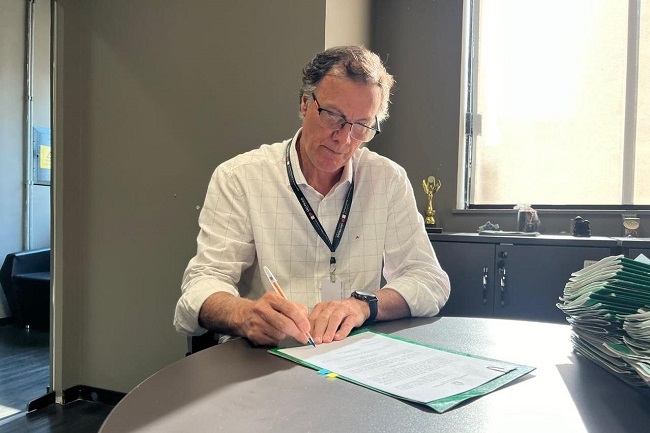 Prefeito assina convênio de R$ 30 mil pelo Programa Município Agro   