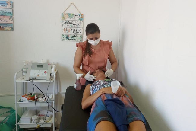 Mulheres assistidas pelo CREM e Centro Pop participam de Dia da Beleza