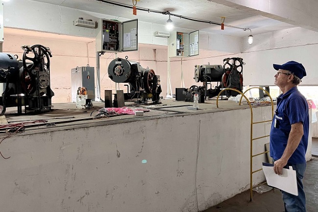 Elevadores do Hospital Municipal passam por processo de modernização
