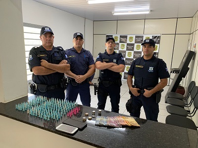Homem acaba preso por tráfico de drogas no Flávio Zacchi