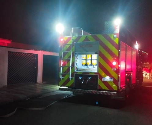 Corpo de Bombeiros age rápido e contém fogo em residência