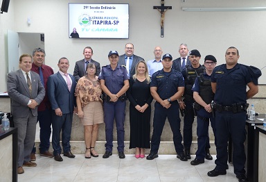 Heróis que salvaram bebê de 15 dias engasgada são homenageados