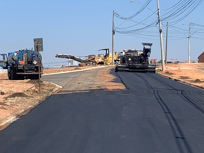 Avenida João Ferrari passa por recapeamento em toda sua extensão