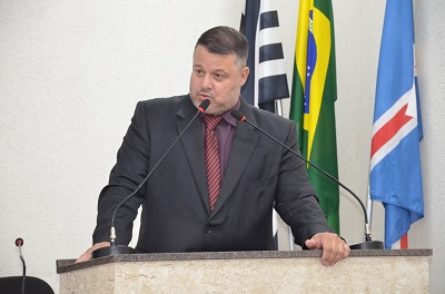 André Siqueira rasga o verbo contra a coleta de lixo: “palhaçada”