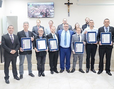 Câmara homenageou mais seis com cidadania na última solene do ano