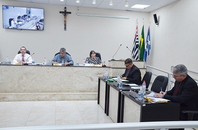 Vereadores aprovam 12 projetos e iniciam recesso parlamentar