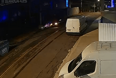 Uno acerta Celta parado em frente à LavMix e foge (tem vídeo)