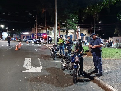 GM vai pra cima de baderneiros na Praça Mogi Mirim e Boa Esperança