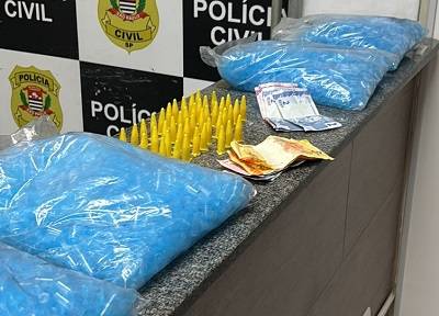 GM estoura biqueira, apreende mais de 4.000 pinos e detém um