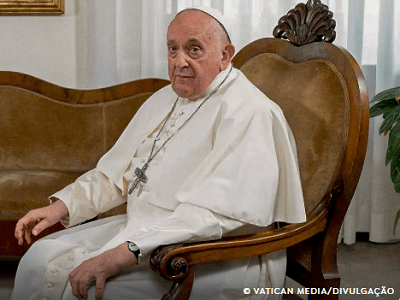Papa Francisco tem infecção polimicrobiana
