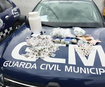Traficantes batem boca, um entrega o outro e os dois acabam no xilindró