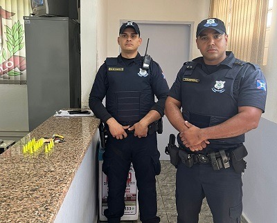 Mulher é surpreendida com drogas ao sair de ‘biqueira’