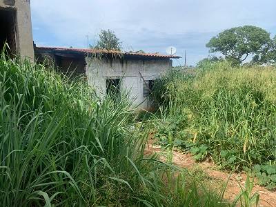 Através de novo decreto, equipes da Prefeitura invadem imóvel abandonado