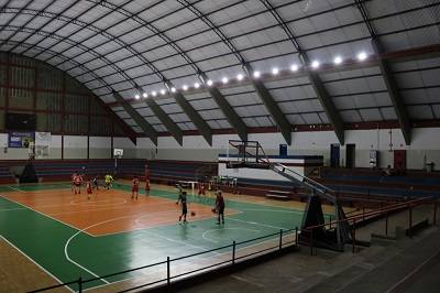 SEL realiza troca de refletores em três praças esportivas