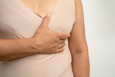 Menopausa tardia pode ampliar risco de câncer de mama