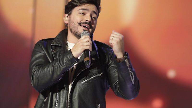 Cantor Thiago Brado de apresenta hoje na Festa de Maio